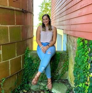 Meet your Posher, Cassandra